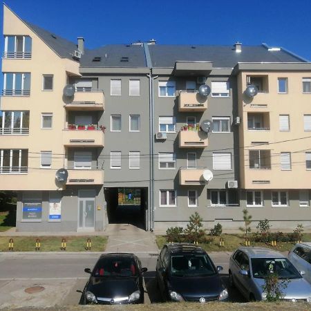 River Lux Sremska Mitrovica Esterno foto