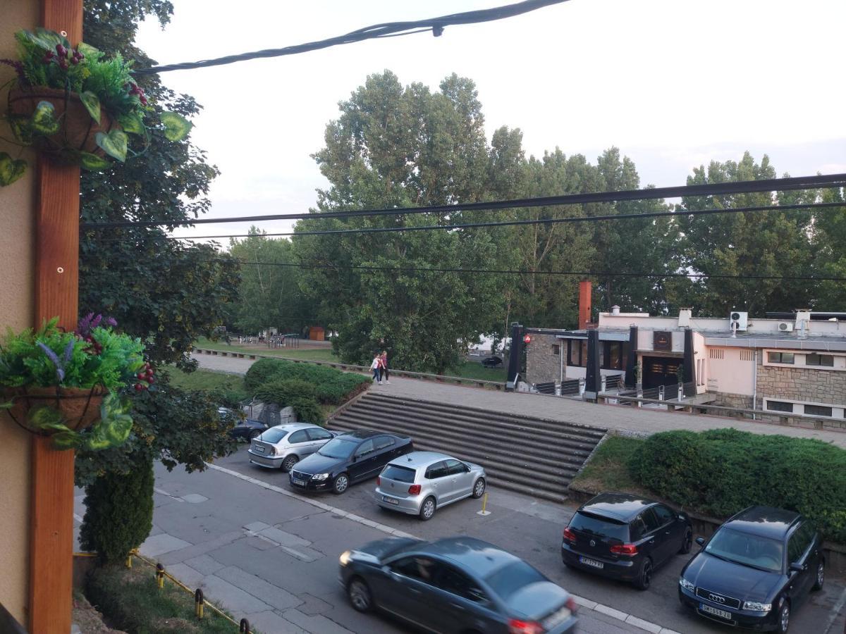 River Lux Sremska Mitrovica Esterno foto