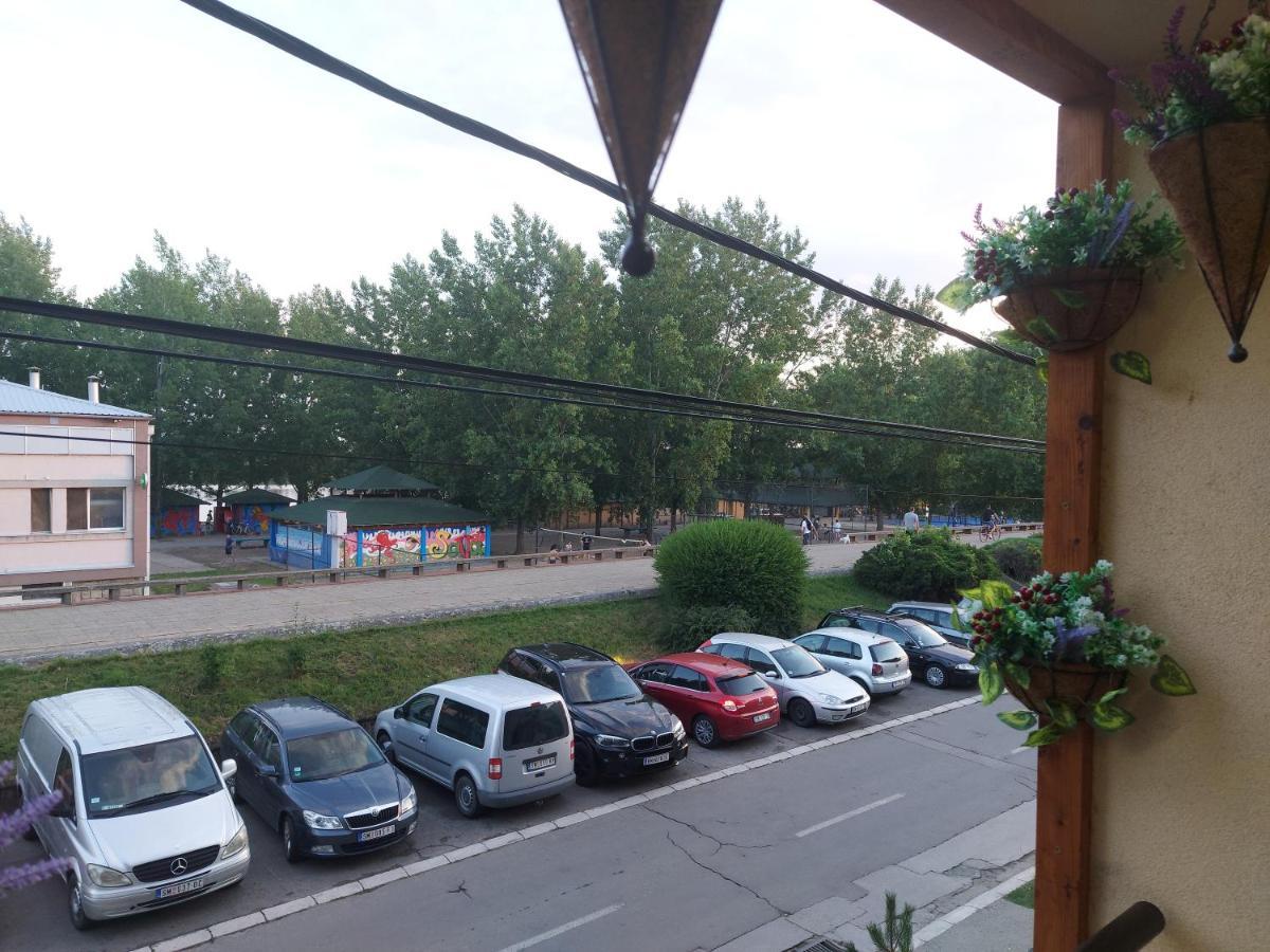 River Lux Sremska Mitrovica Esterno foto