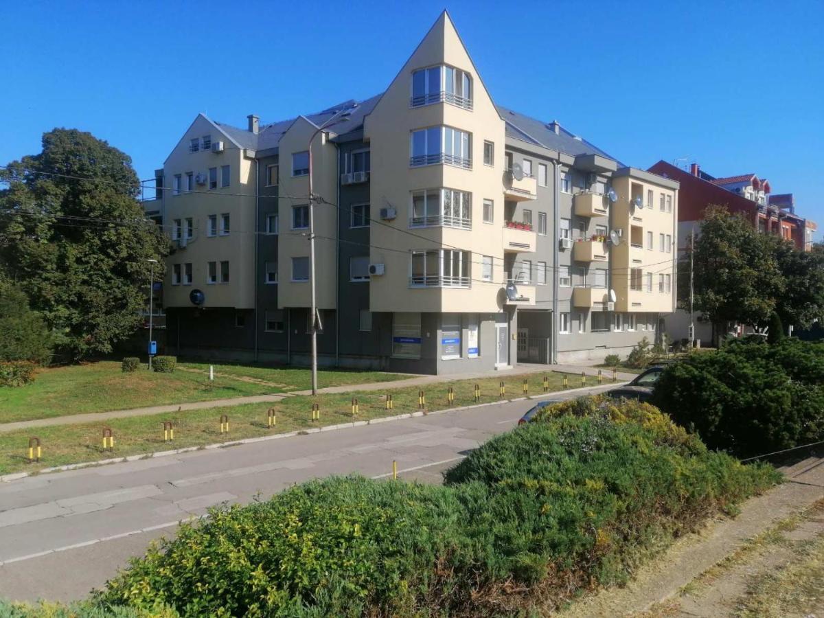 River Lux Sremska Mitrovica Esterno foto